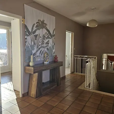 Kim Dans Maison Partagee Au Bord Du Rhone Frühstückspension