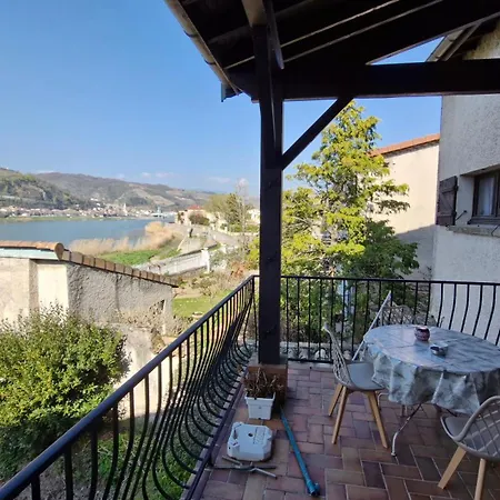 Kim Dans Maison Partagee Au Bord Du Rhone Frühstückspension Sablons (Drome)