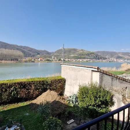 Kim Dans Maison Partagee Au Bord Du Rhone Frühstückspension